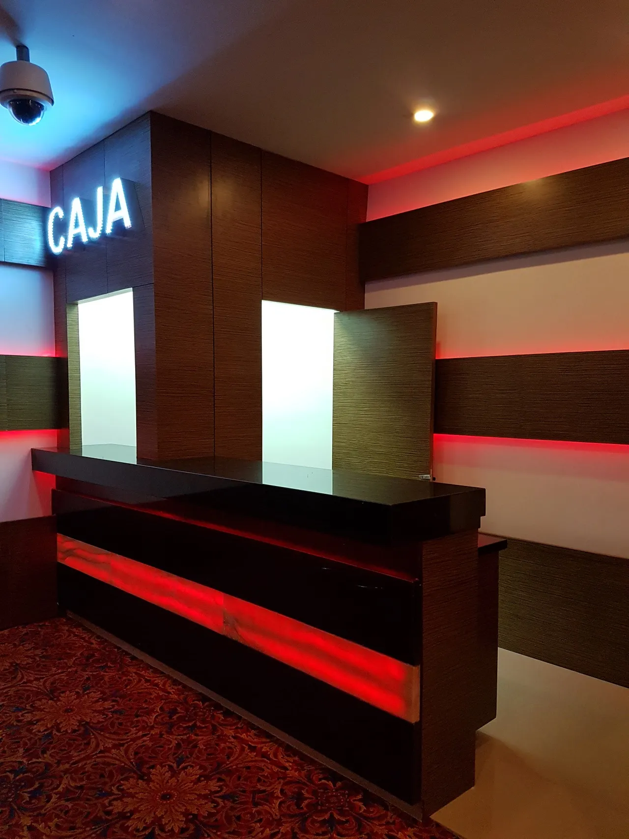 Caja · Casino Crown, en metal, fabricado por Marco Mobiliario.